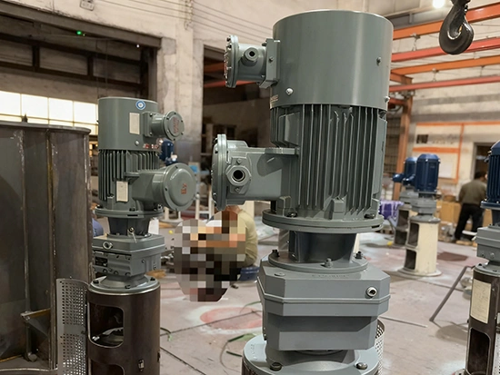 Мотор-редуктор для реактора