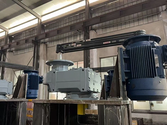 Мотор-редуктор для реактора