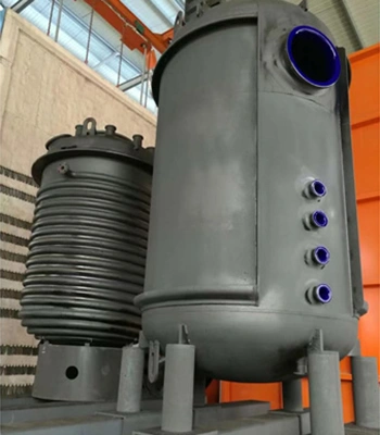 Крупногабаритный реактор с дополнительными боковыми патрубками