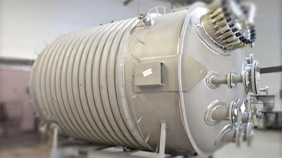 Реактор с рубашкой из полутруб (материал: титан)